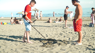 Я копаю с MINELAB MANTICORE на морском пляже