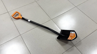 PLANTIC. ЛОПАТЫ И САДОВЫЙ ИНСТРУМЕНТ